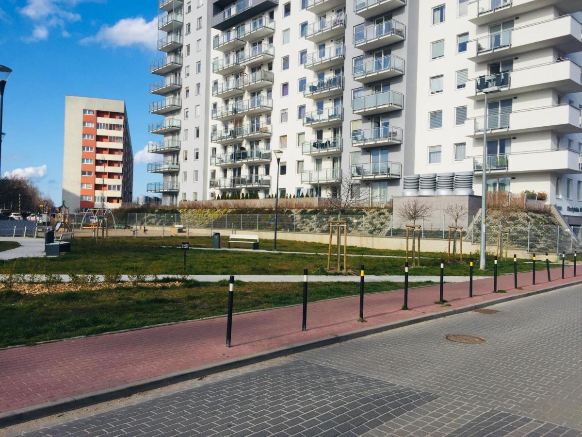 Sunny Sleeps 4 By The Beach With Garden Patio - Gdansk Przymorze Apartment Exterior foto