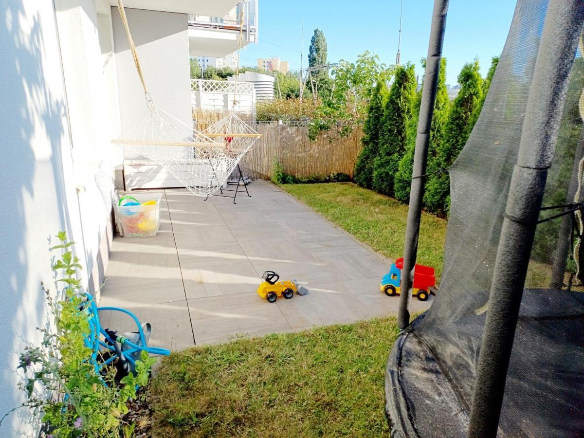 Sunny Sleeps 4 By The Beach With Garden Patio - Gdansk Przymorze Apartment Exterior foto