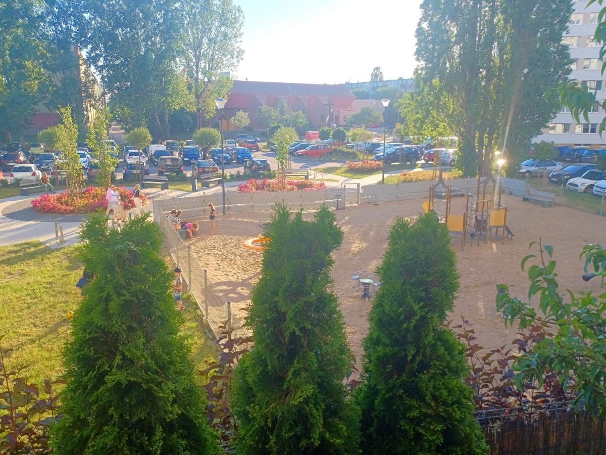 Sunny Sleeps 4 By The Beach With Garden Patio - Gdansk Przymorze Apartment Exterior foto