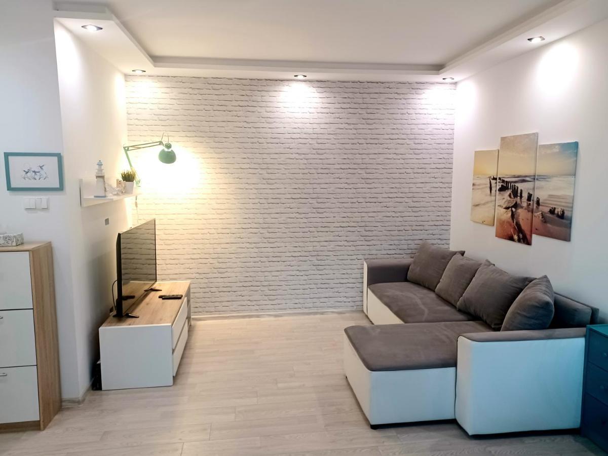 Sunny Sleeps 4 By The Beach With Garden Patio - Gdansk Przymorze Apartment Exterior foto